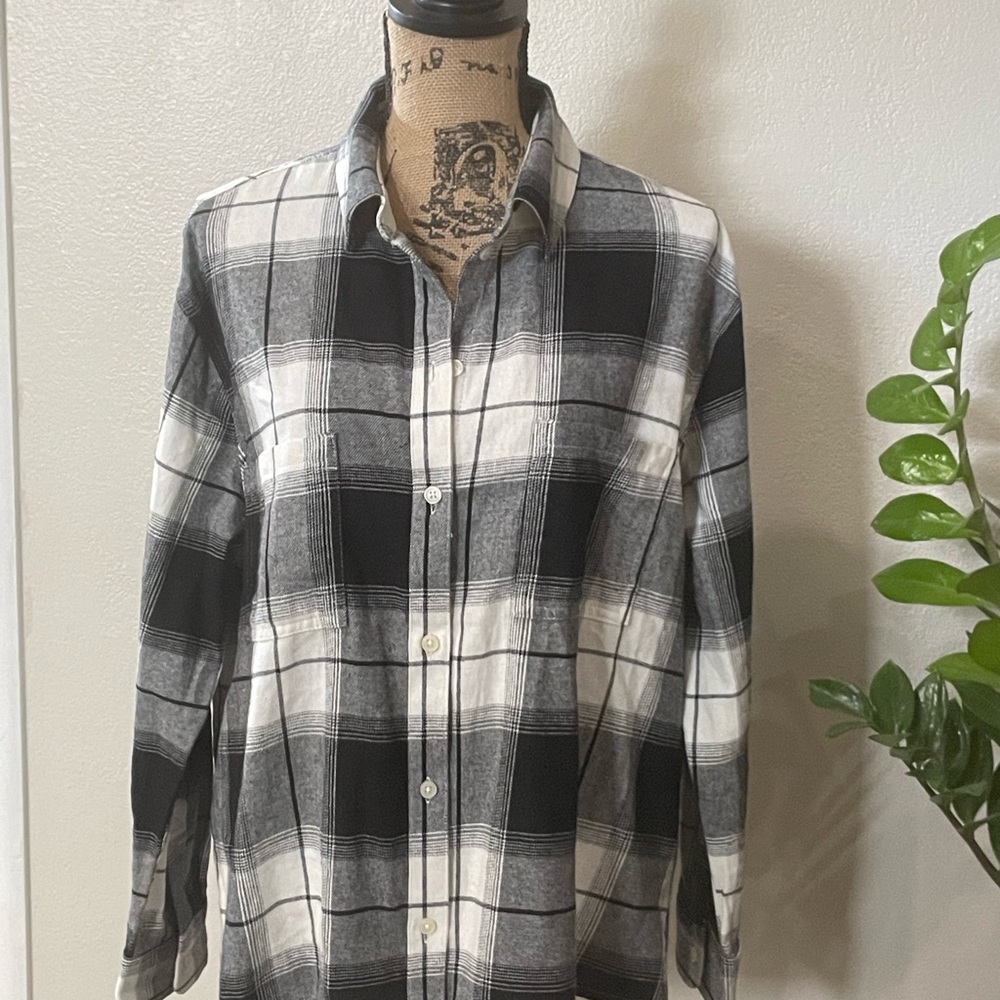 Black and white plaid boyfriend shirt